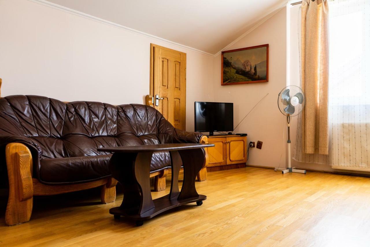 Hostel Villa Roma Lviv Ngoại thất bức ảnh