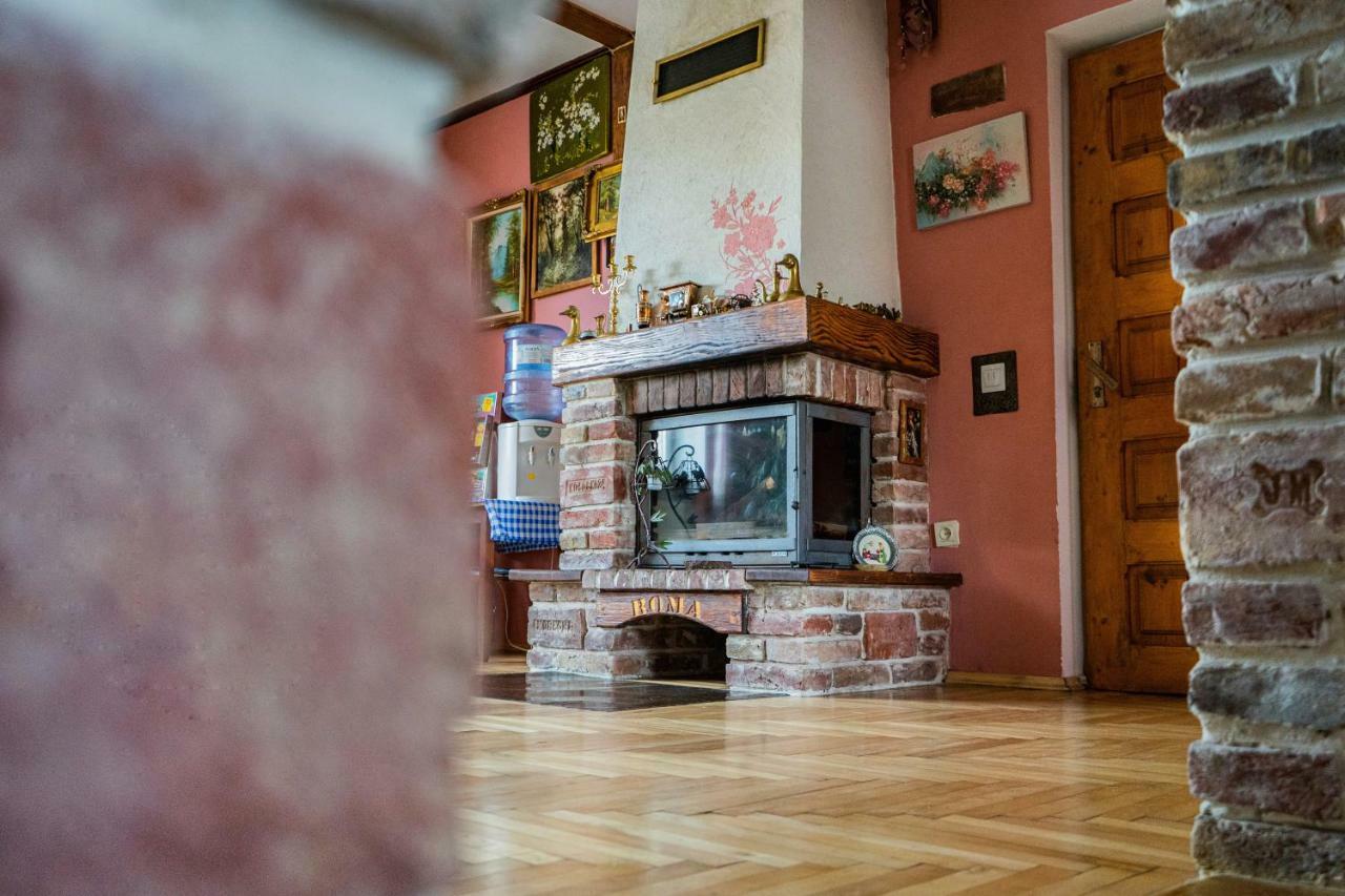 Hostel Villa Roma Lviv Ngoại thất bức ảnh