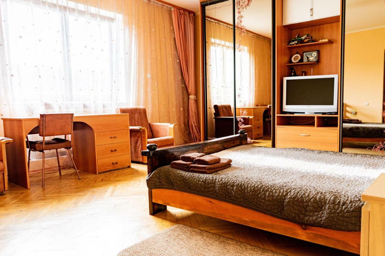 Hostel Villa Roma Lviv Ngoại thất bức ảnh